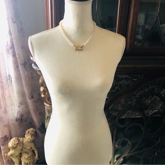 Handcrafted repurpose rhinestone triangle pendant Czech glass Pearl necklace - Picture 7 of 12